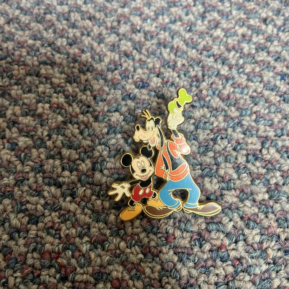 Disney Official Pin Trading 2007 Mickey And Goofy Collectible Pin